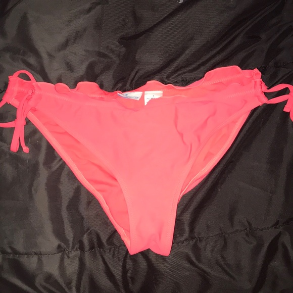 Bikini - Picture 2 of 4